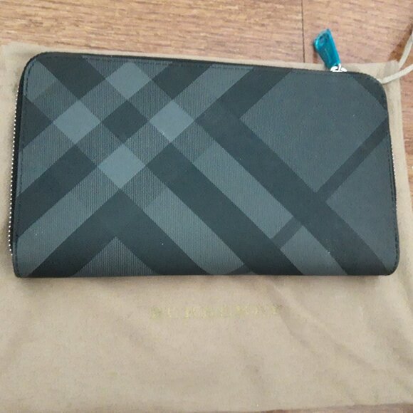 New Burberry wallet - Picture 3 of 6